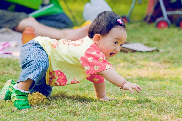 孩子爬行有助于感覺統(tǒng)合能力培養(yǎng)